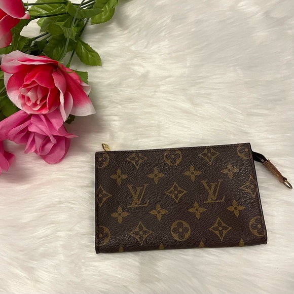 Louis Vuitton Handbags - Louis Vuitton Pochette